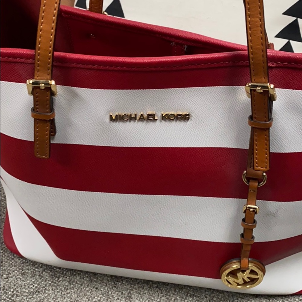 Micheal Kors purse